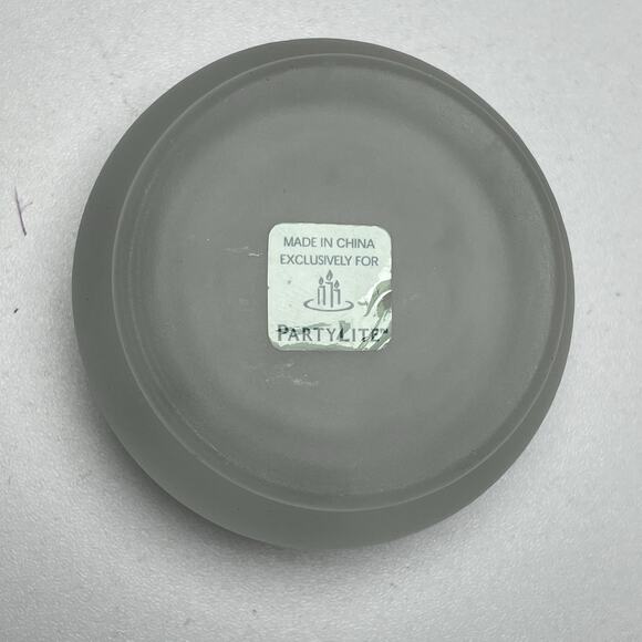 PartyLite Hydrangea Wreath Frosted Glass & Pewter Candle Votive - Picture 3 of 4